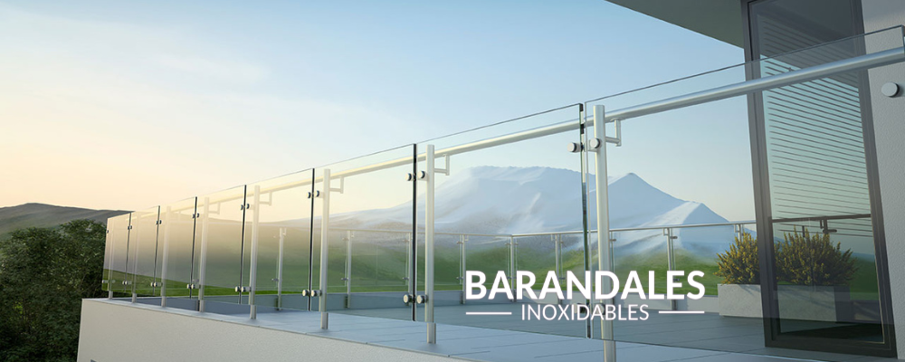 Barandal de acero inoxidable con cristal templado en terraza moderna